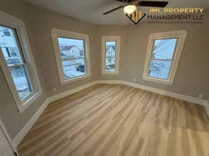 81 Swindells St in Fall River, MA - Foto de edificio - Building Photo