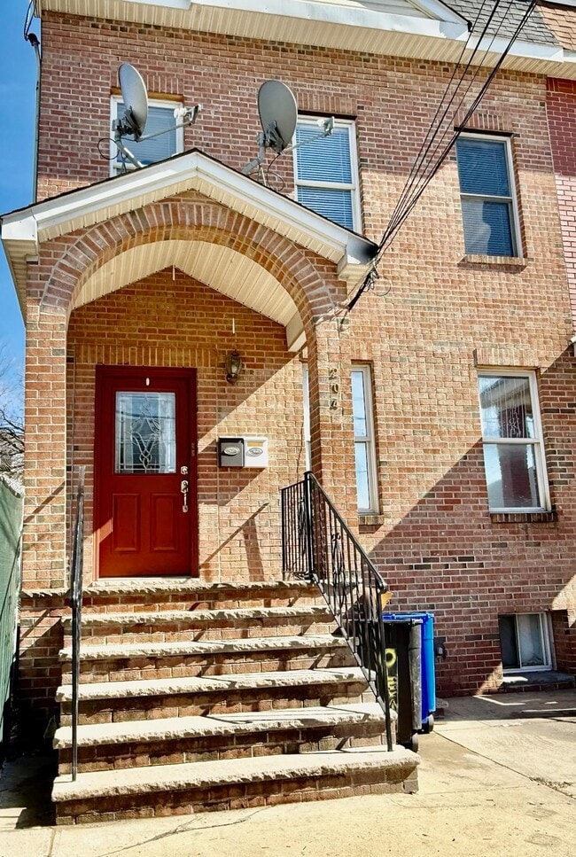 204 Olean Ave in Jersey City, NJ - Building Photo - Building Photo