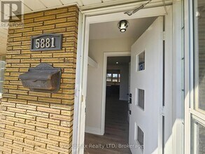 5881 Britannia Crescent in Niagara Falls, ON - Building Photo - Building Photo