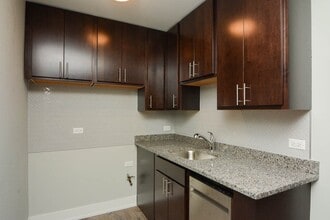 533 W Surf St in Chicago, IL - Building Photo - Building Photo