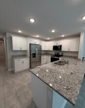 6039 Latimer Ave in Ft. Myers, FL - Foto de edificio - Building Photo