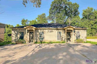 3512 Yorkfield Dr, Unit B in Baton Rouge, LA - Foto de edificio - Building Photo