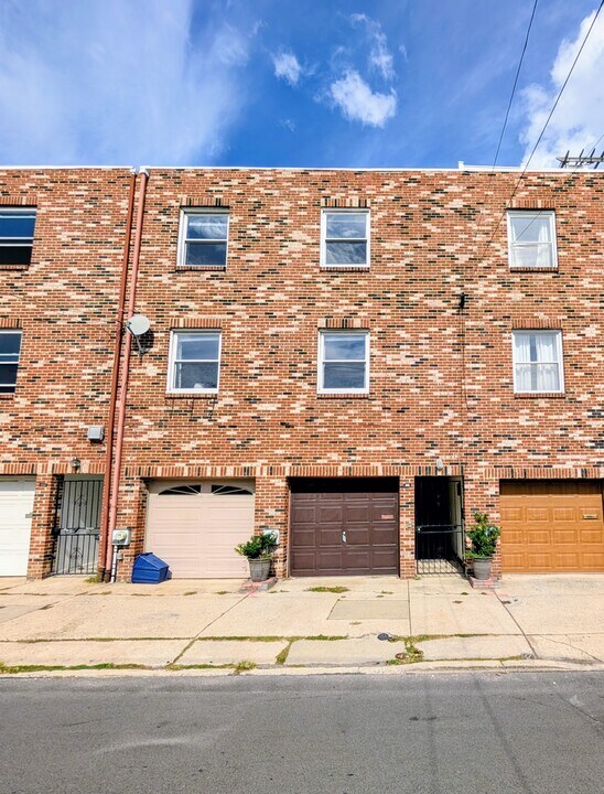 1721 Fitzwater St in Philadelphia, PA - Building Photo