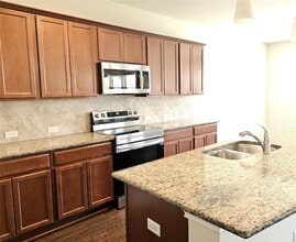 3813 Tranquil Ln, Unit B-711 in Austin, TX - Building Photo - Building Photo