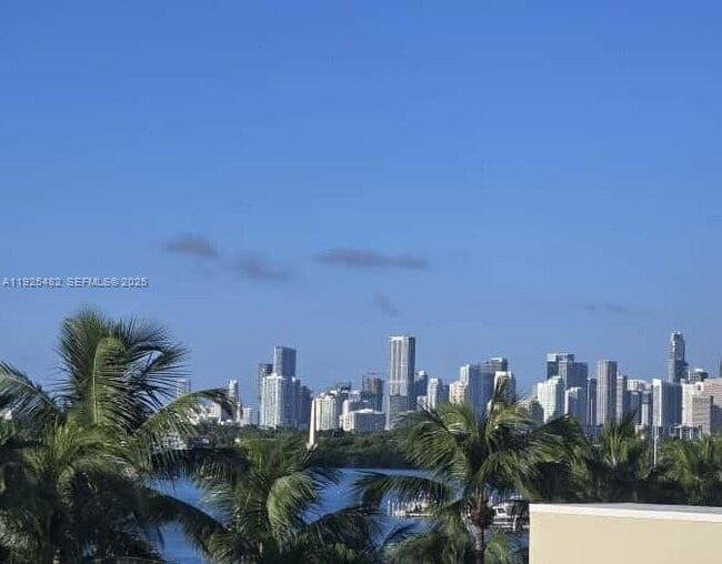 1658 Bay Rd in Miami Beach, FL - Building Photo - Building Photo