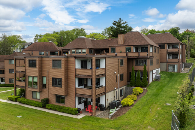 Ferry Crossing Condominiums in Newburgh, NY - Building Photo - Building Photo