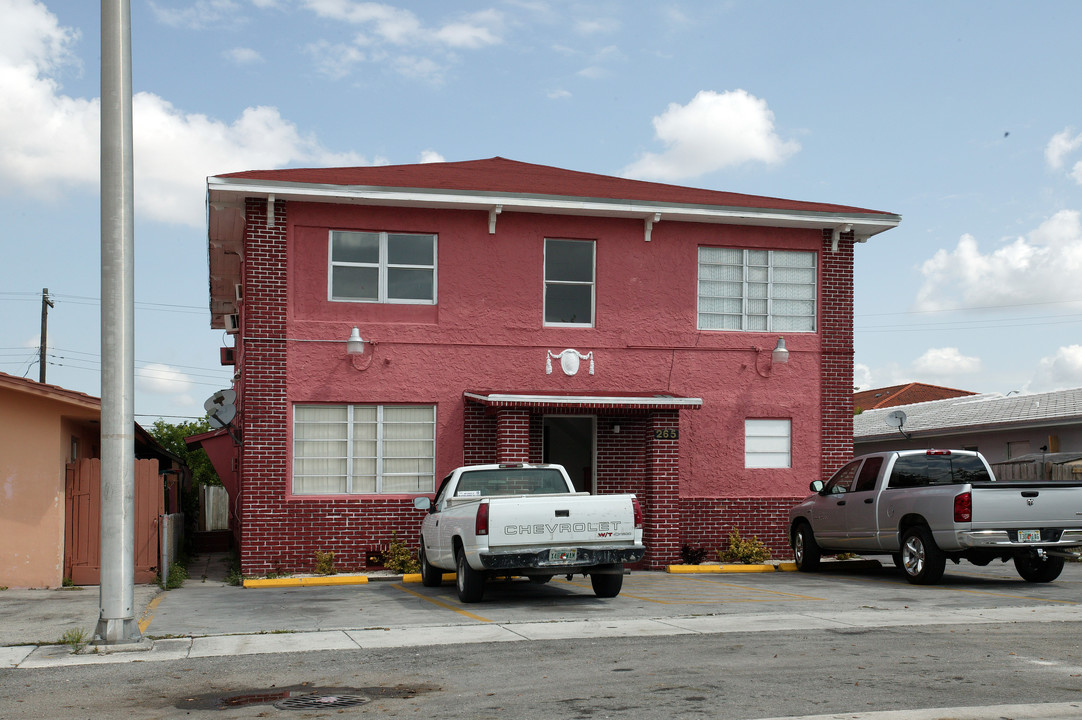 265 E 7th St in Hialeah, FL - Building Photo