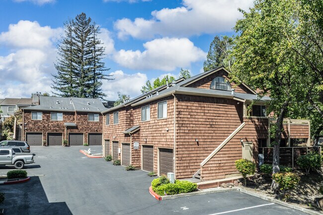 Parkvue Apartments in Martinez, CA - Foto de edificio - Building Photo