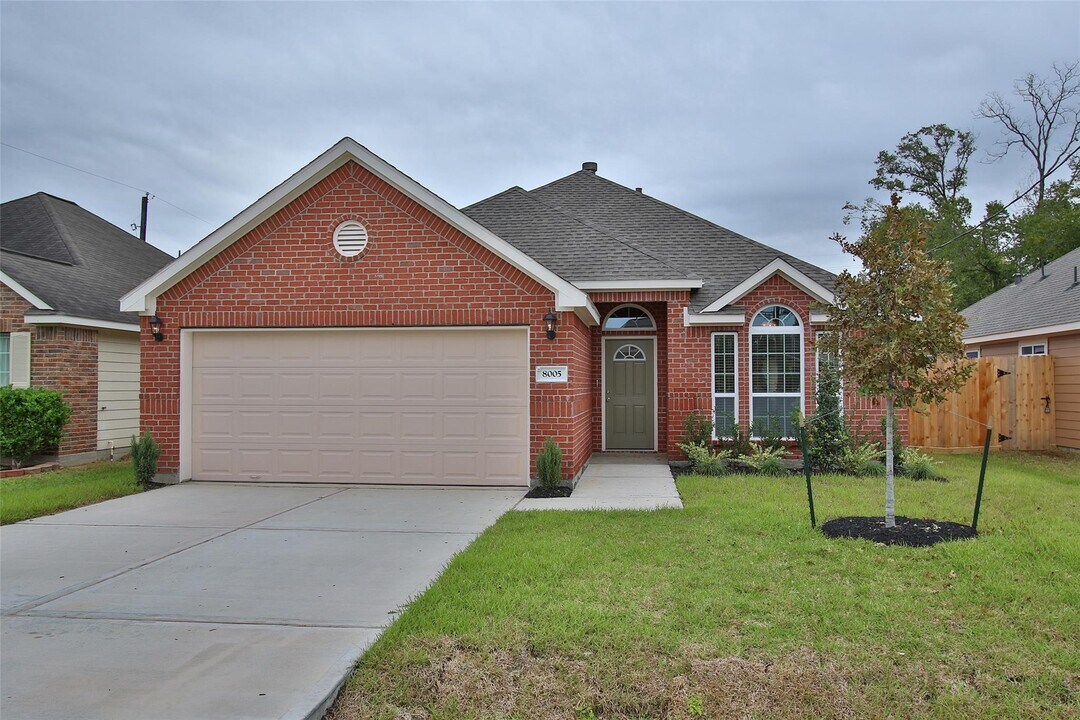 8005 Woodward St in Houston, TX - Building Photo