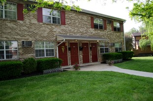 Colonial Square Apartments