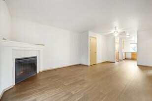 Andrea Place Apartments in Portland, OR - Building Photo