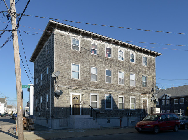 65-67 Rivet St in New Bedford, MA - Foto de edificio - Building Photo