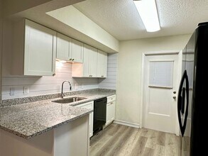 413 Krueger St in Orlando, FL - Foto de edificio - Building Photo