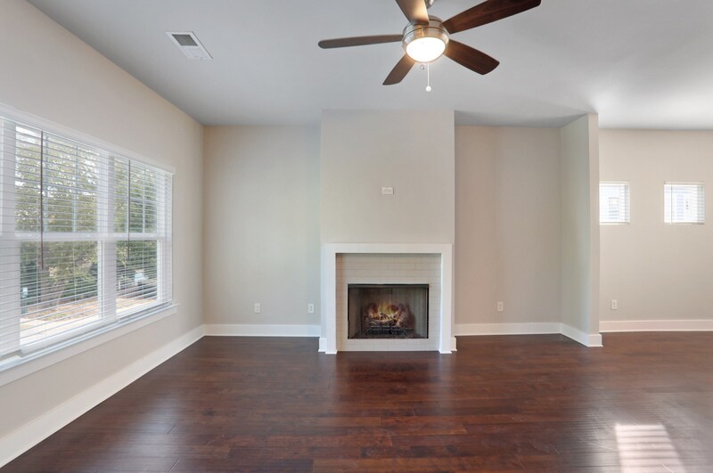 1272 Carbon Ct in Atlanta, GA - Building Photo