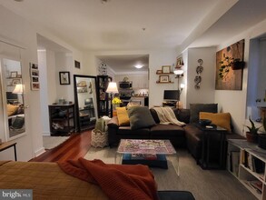 219-29 S 18th St in Philadelphia, PA - Building Photo - Building Photo