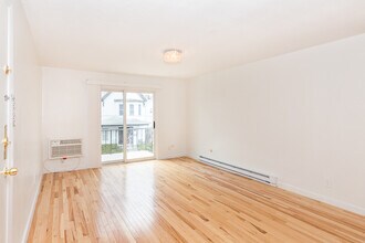 87 Cedar St in Malden, MA - Building Photo - Building Photo