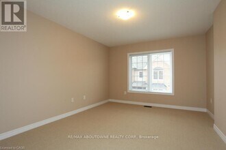 104 Plains Rd E in Burlington, ON - Building Photo - Building Photo