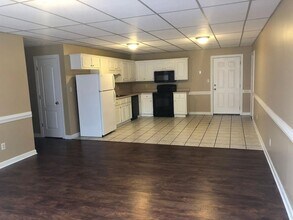 277 Foxworth Dr in Jackson, TN - Foto de edificio - Building Photo