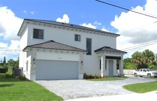 11998 SW 232nd St in Goulds, FL - Building Photo