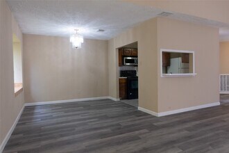 8643 Causeway Dr in Houston, TX - Building Photo - Building Photo