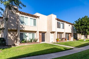 La Veta Monterey in Orange, CA - Building Photo