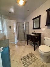 844 E Main St in Ventura, CA - Building Photo - Building Photo