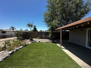 10017 Woodrose Ave in Santee, CA - Foto de edificio - Building Photo