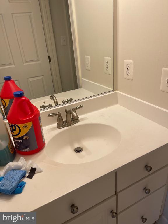 property at 1513 Regent Manor Ct