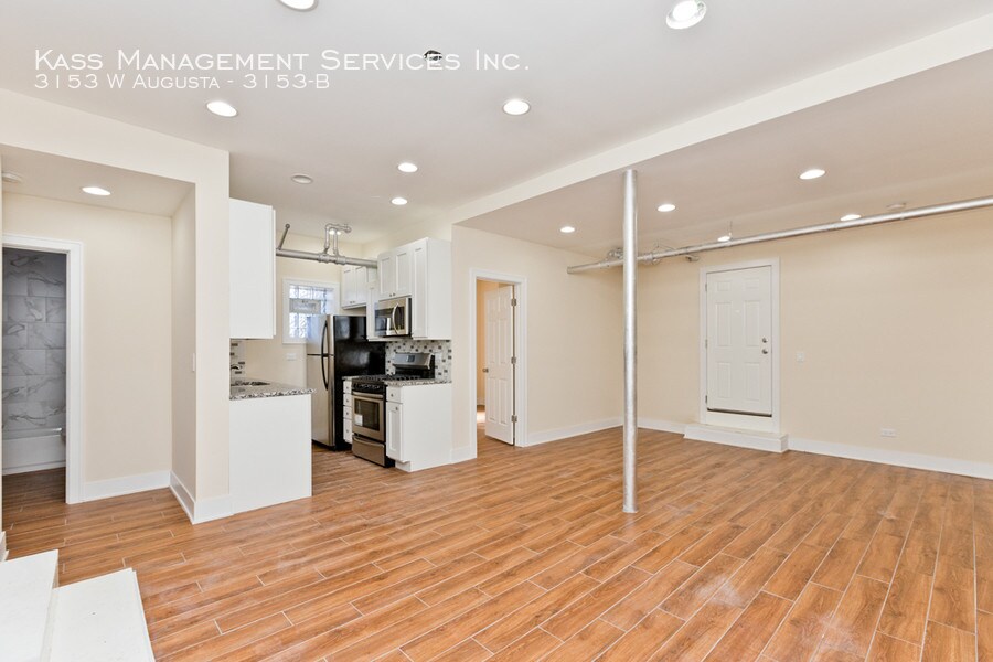 3153 W Augusta Blvd-Unit -3153-B in Chicago, IL - Building Photo