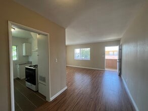 7013 Coldwater Canyon Ave, Unit 8 in Los Angeles, CA - Foto de edificio - Building Photo