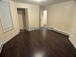 739 Parker St, Unit 3 in Boston, MA - Foto de edificio - Building Photo