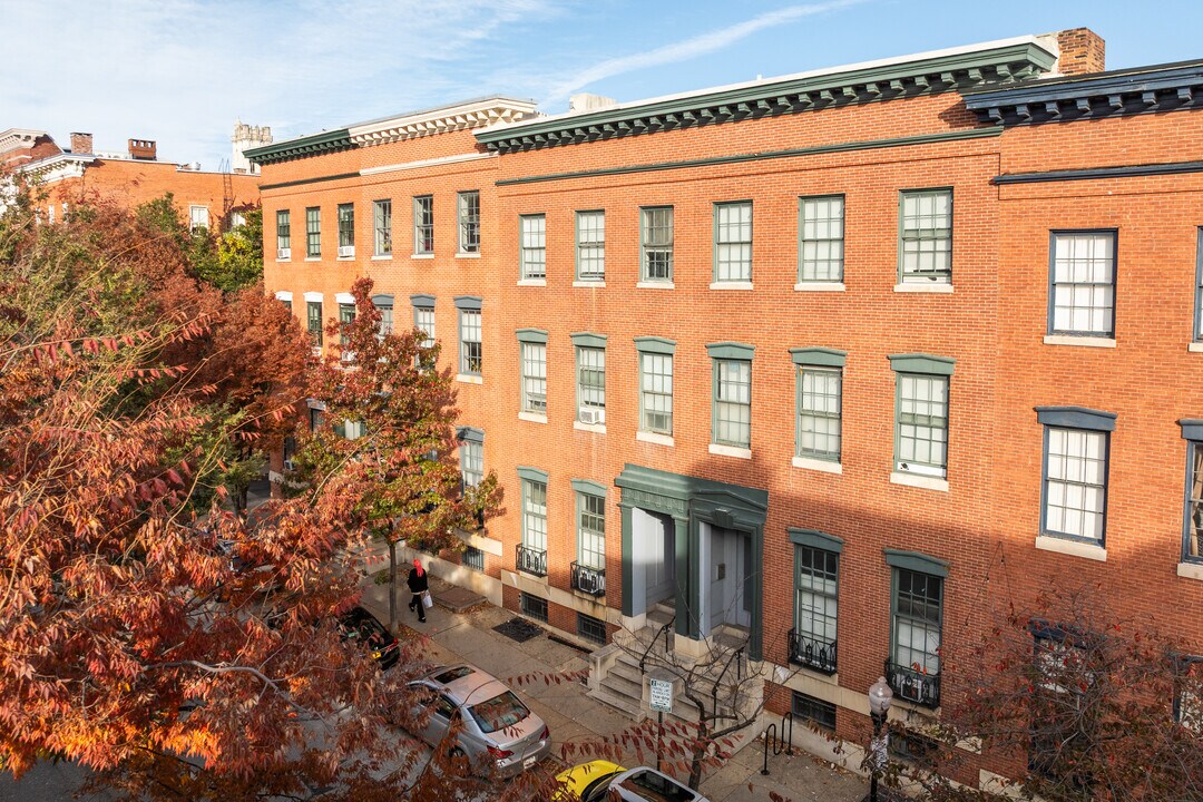 14 E Madison St in Baltimore, MD - Building Photo