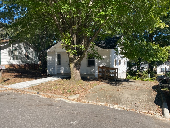 1031 4th St in Conover, NC - Building Photo - Building Photo