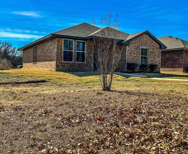 216 Arnold Ave in Burleson, TX - Building Photo - Building Photo