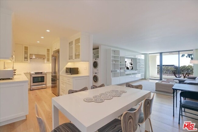 1220 Coast Village Rd in Montecito, CA - Building Photo - Building Photo