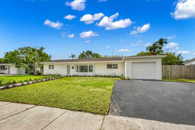 8760 SW 83rd St in Miami, FL - Building Photo - Building Photo