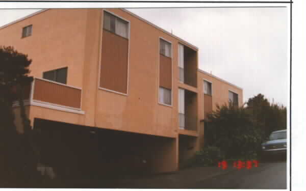 6010 Wenk Ave in Richmond, CA - Foto de edificio - Building Photo