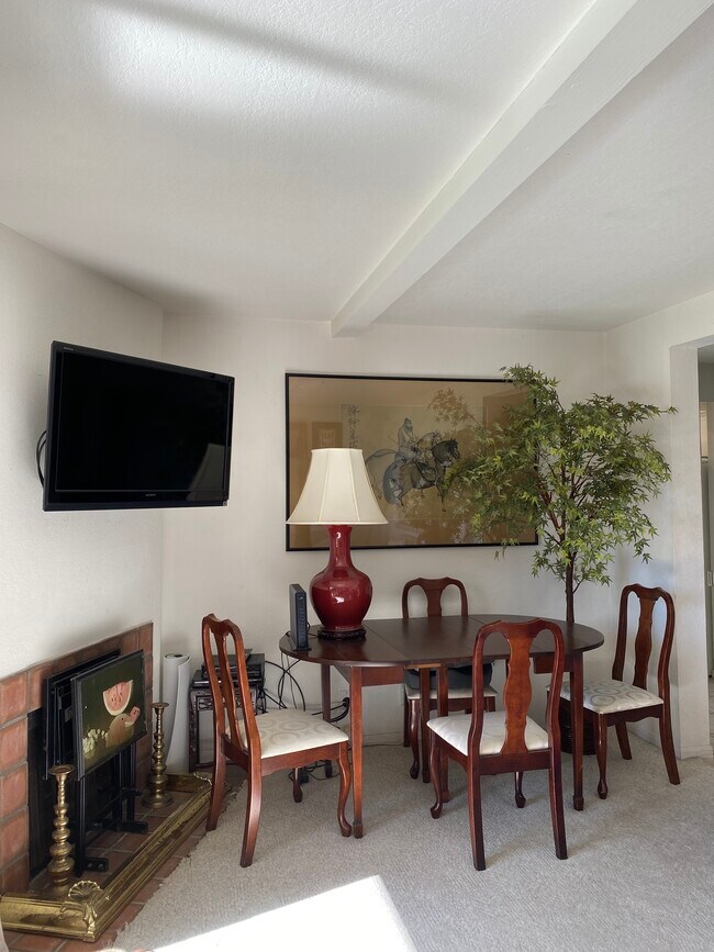 3375 Foothill Rd, Unit 914 in Carpinteria, CA - Foto de edificio - Building Photo