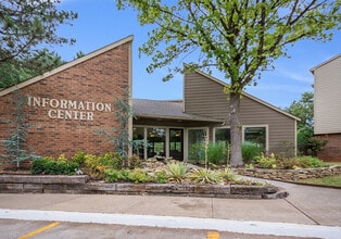 Bluff Creek in Oklahoma City, OK - Foto de edificio - Building Photo