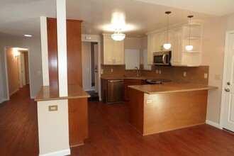1320 W Walnut Ave in Orange, CA - Building Photo - Building Photo