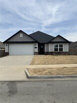 510 Wagon Wheel Ave in Fayetteville, AR - Building Photo