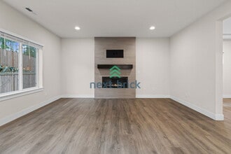 18303 17th Ave W in Lynnwood, WA - Foto de edificio - Building Photo