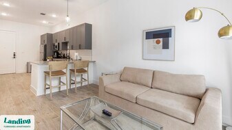 650 E Sycamore St in Denton, TX - Building Photo