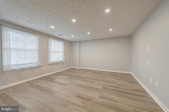 6320 Lightburn Ct in Centreville, VA - Building Photo - Building Photo
