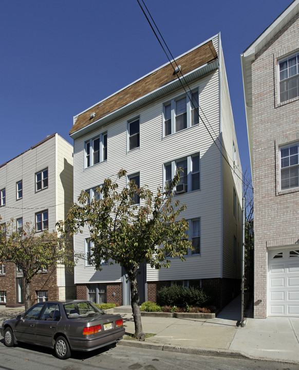 192 Lembeck Ave in Jersey City, NJ - Foto de edificio