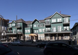 Balmoral Manor in Calgary, AB - Building Photo - Building Photo