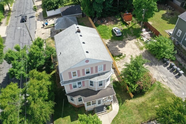 82 Roanoke St, Unit 3 in Providence, RI - Foto de edificio - Building Photo