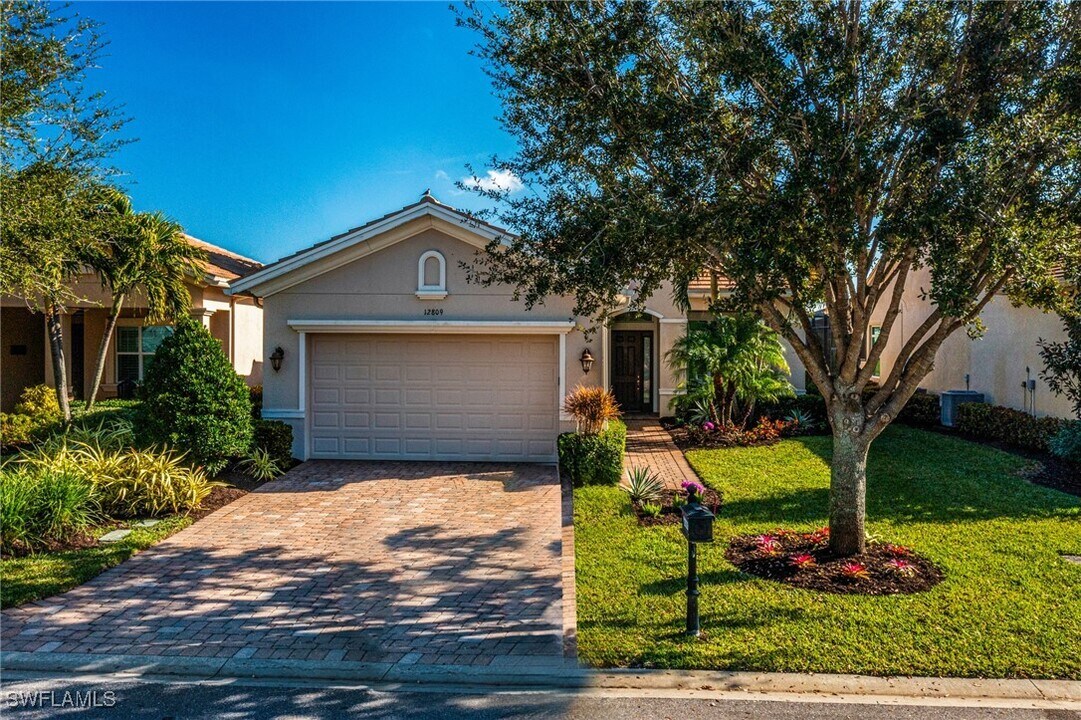 12809 Fairway Cove Ct in Ft. Myers, FL - Building Photo