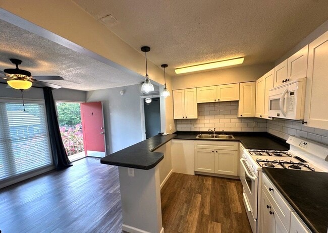 property at 33 N Rembert St