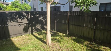 1159 NW 3rd St in Florida City, FL - Foto de edificio - Building Photo